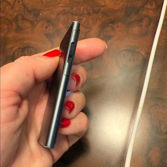 Space Gray iPod Nano 7 Generation - Picture 8 of 10